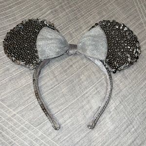 Authentic Disney Minnie Mouse ears